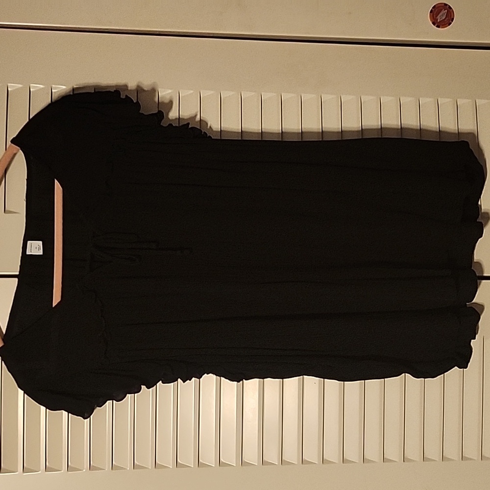 Bundle 3 like priced items for $15. Old navy flutter sleeve top